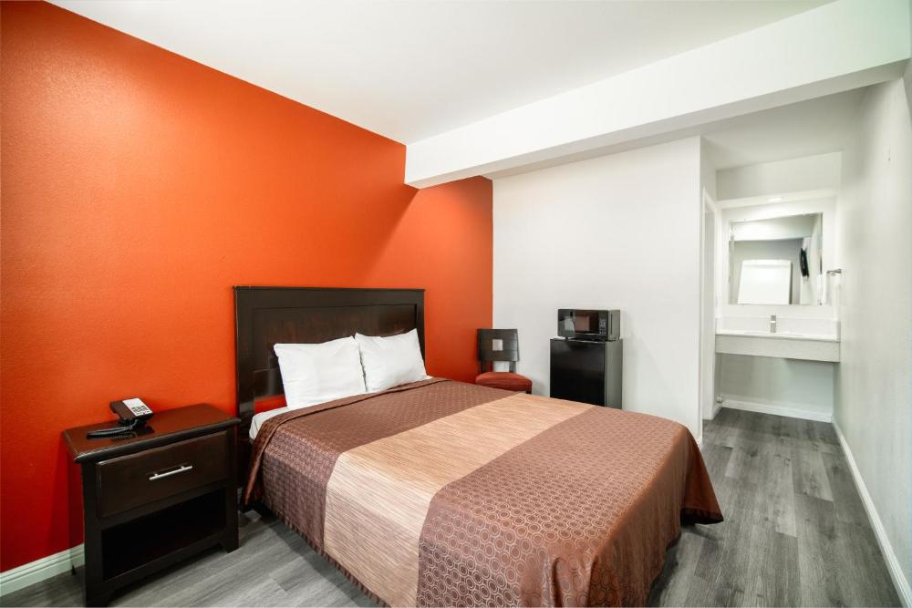 Queen Room interior